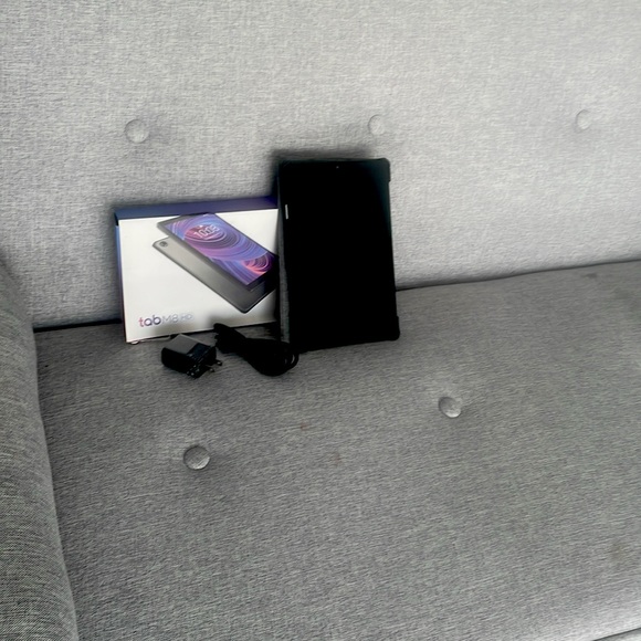 Lenovo Tab M8 HD 16GB, Wi-Fi, 8 in - Iron Gray with Case & Charge. - Picture 2 of 3